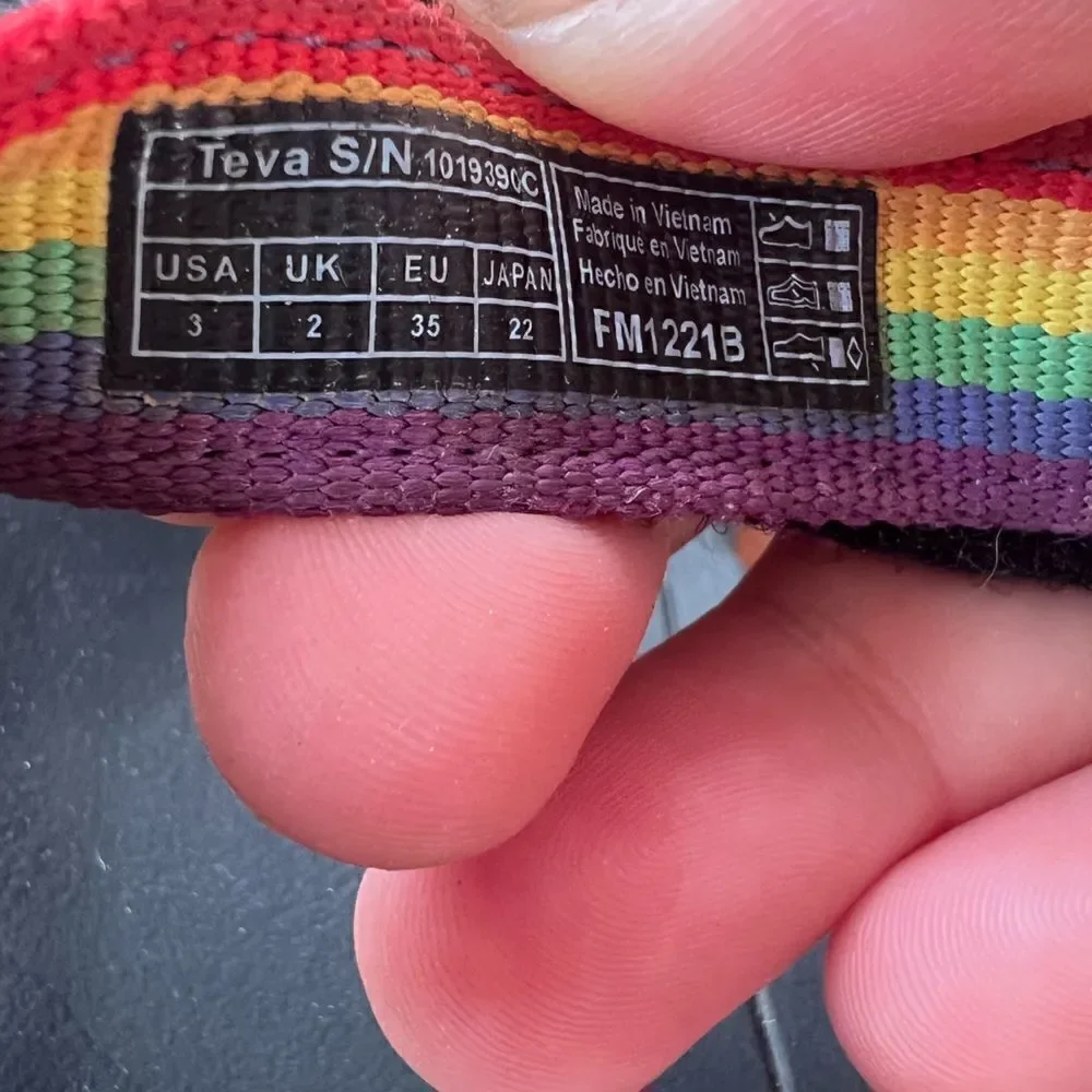 Teva Hurricane XLT 2 Rainbow Sandals Girls 3